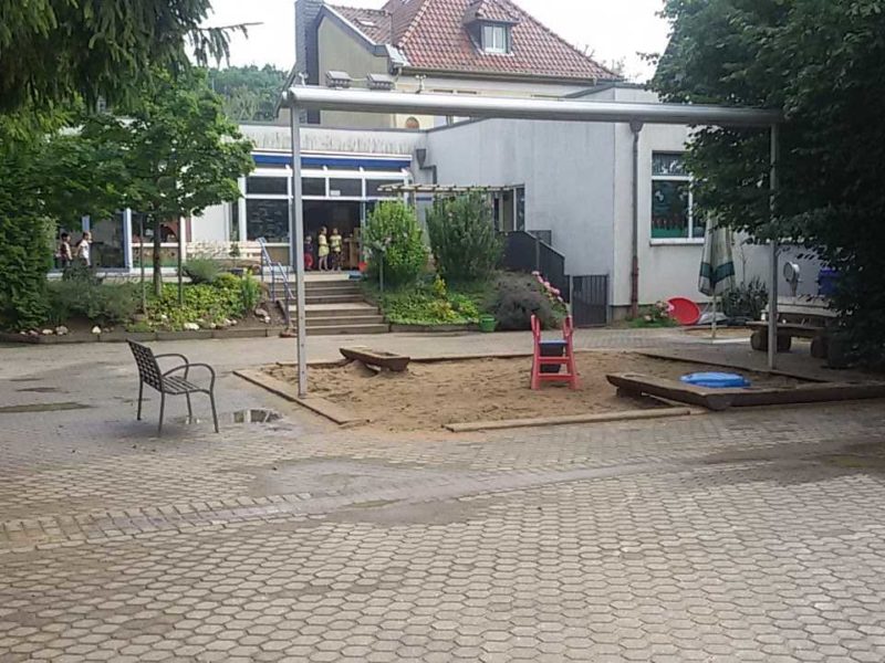 Blick über den Hof zur Kita